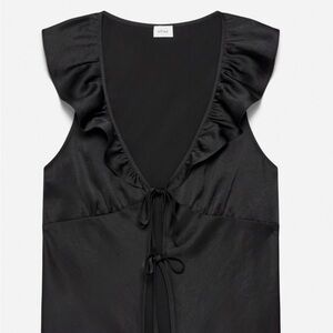 Aritzia Black Tonka Satin sleeveless V-neck ruffled blouse size XL NWT